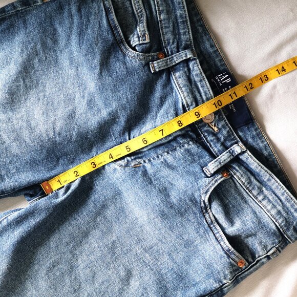 Gap Denim Shorts - 9" Bermuda Short - Medium Wash - Size 6/28 - Picture 10 of 11